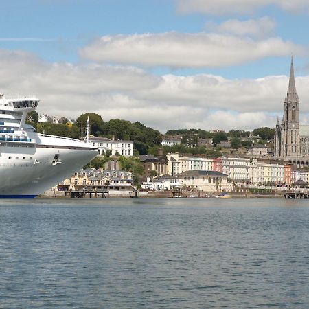 Commodore Hotel Cobh Eksteriør bilde