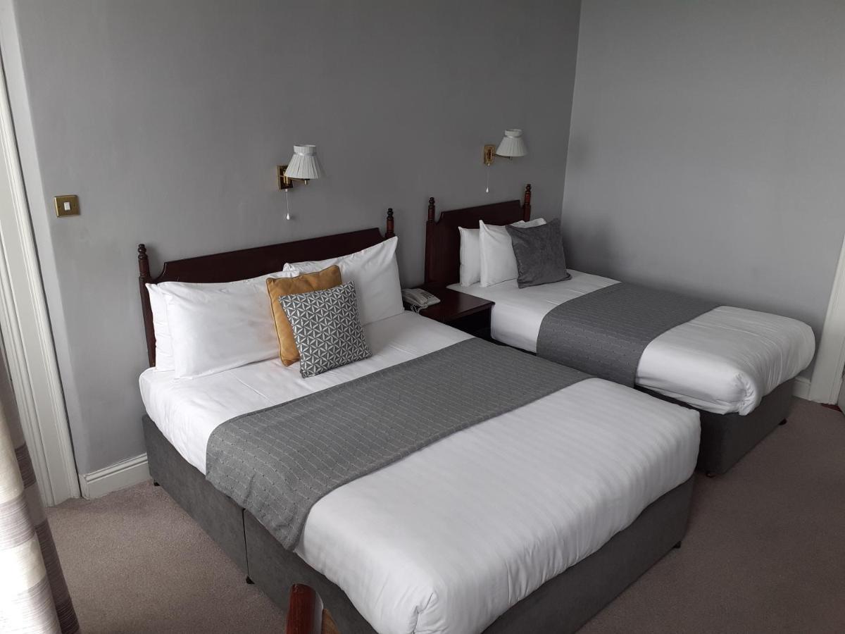 Commodore Hotel Cobh Eksteriør bilde