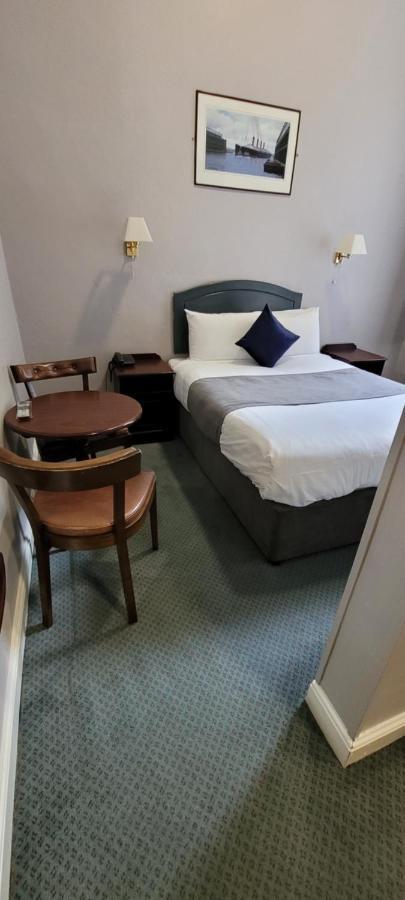 Commodore Hotel Cobh Eksteriør bilde