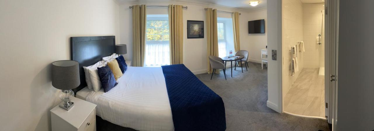 Commodore Hotel Cobh Eksteriør bilde