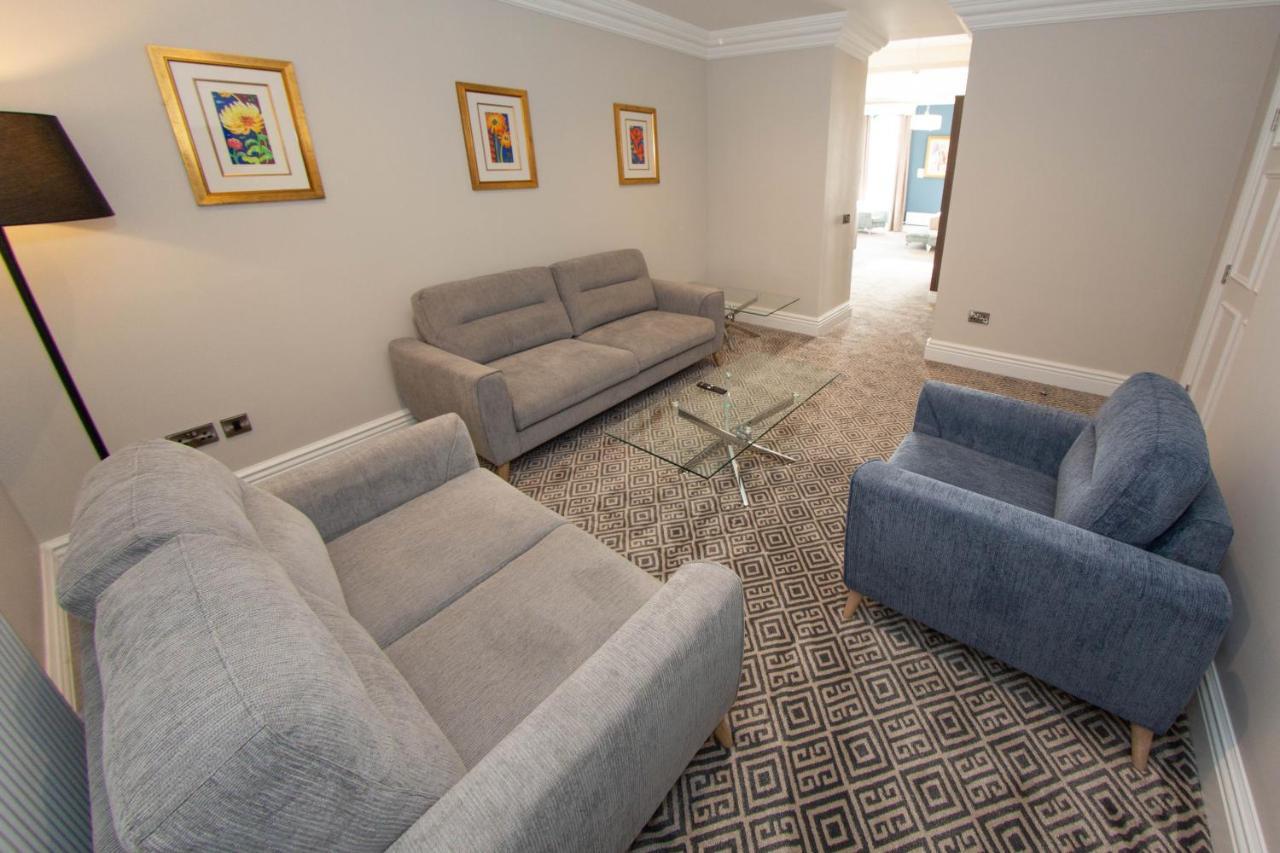 Commodore Hotel Cobh Eksteriør bilde