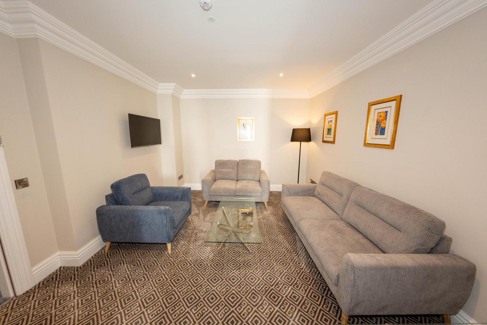 Commodore Hotel Cobh Eksteriør bilde