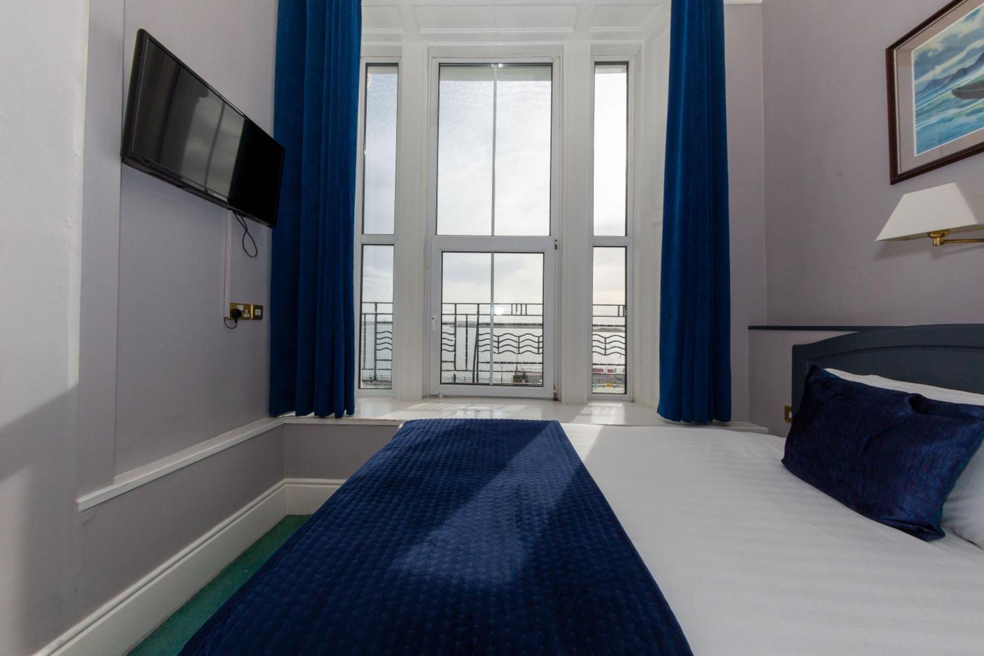 Commodore Hotel Cobh Eksteriør bilde