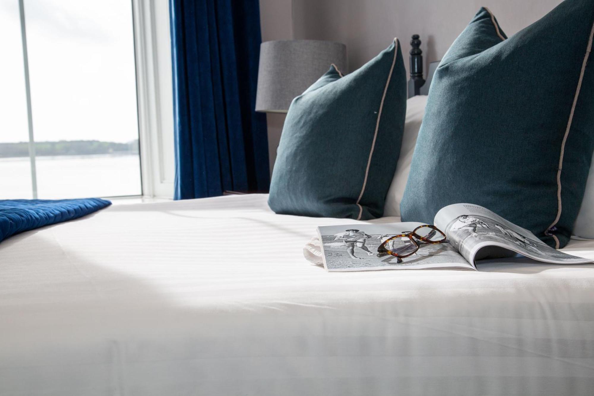 Commodore Hotel Cobh Eksteriør bilde