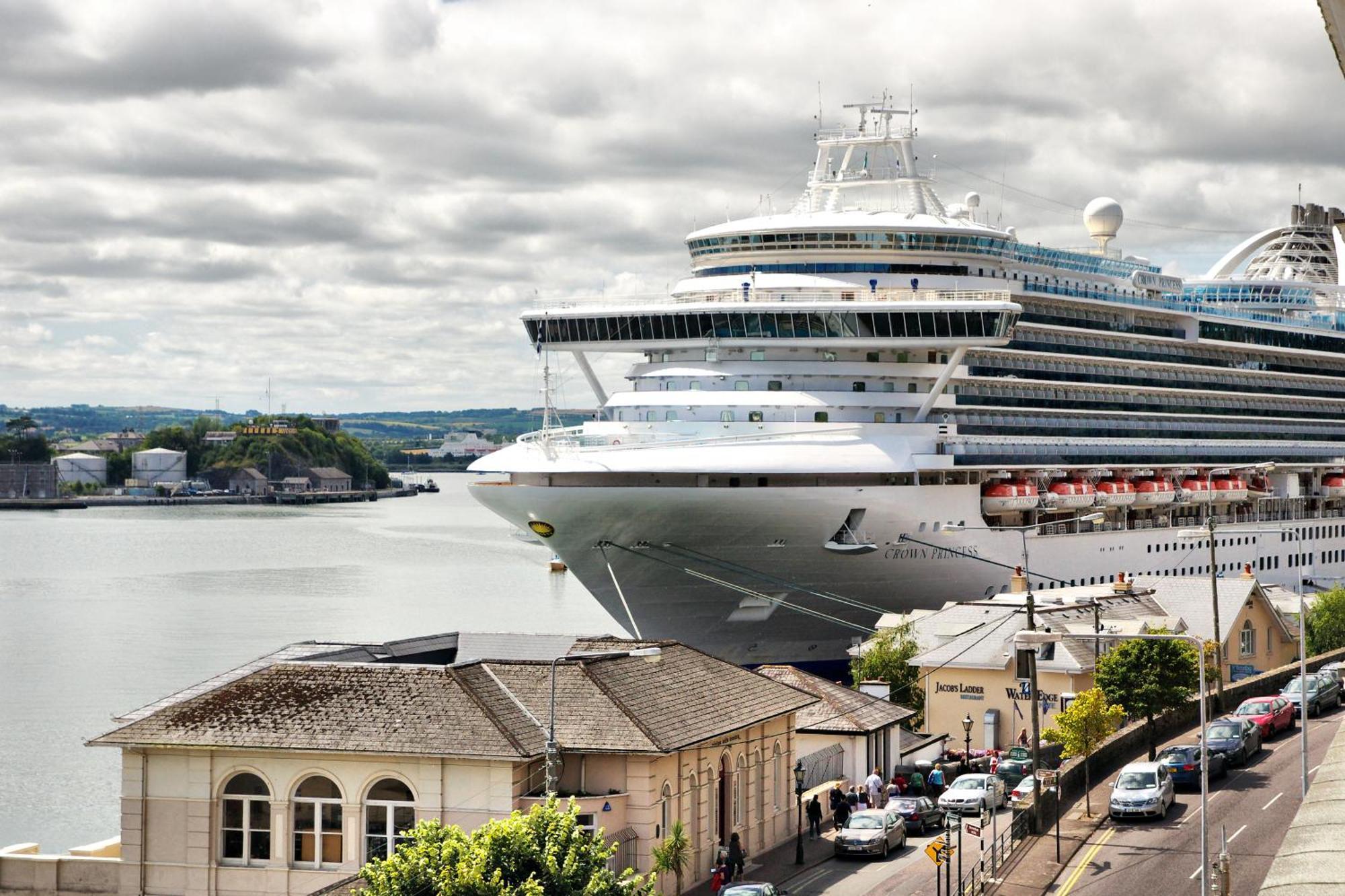 Commodore Hotel Cobh Eksteriør bilde