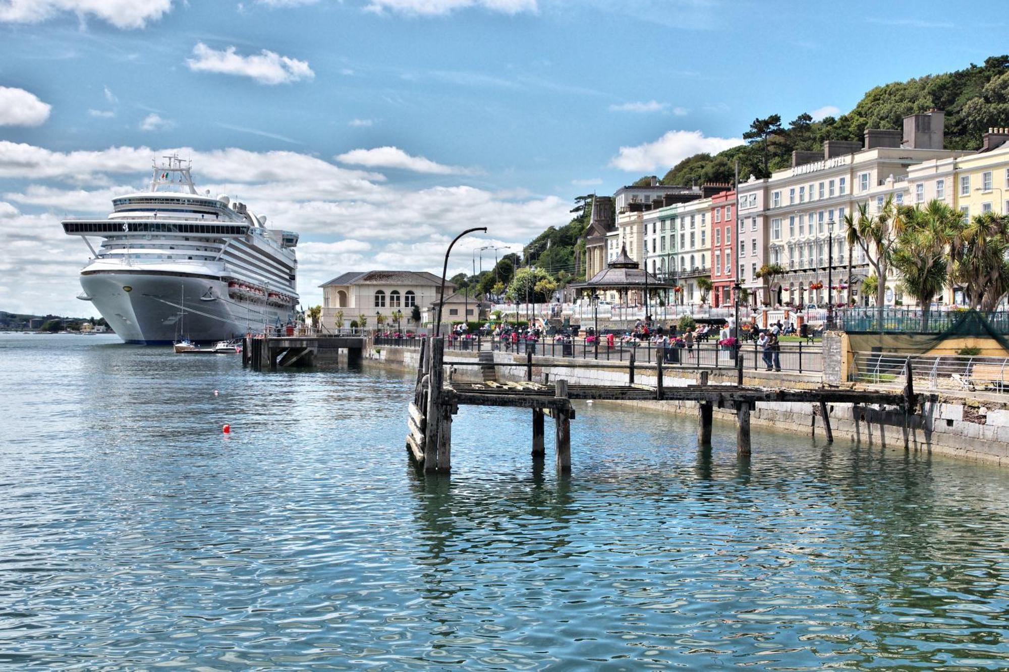 Commodore Hotel Cobh Eksteriør bilde