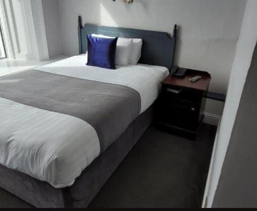 Commodore Hotel Cobh Eksteriør bilde