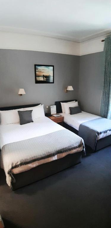 Commodore Hotel Cobh Eksteriør bilde