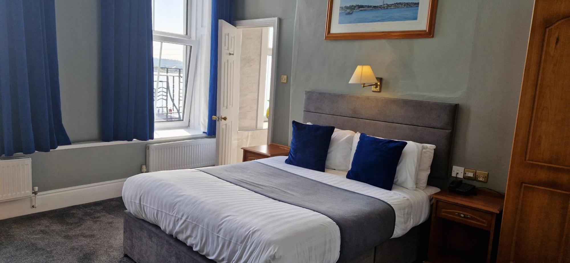 Commodore Hotel Cobh Eksteriør bilde