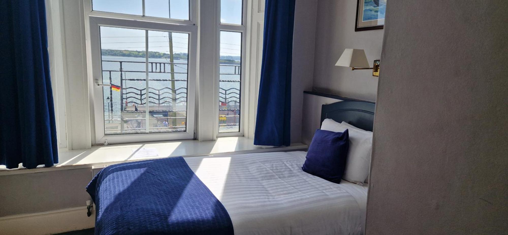 Commodore Hotel Cobh Eksteriør bilde