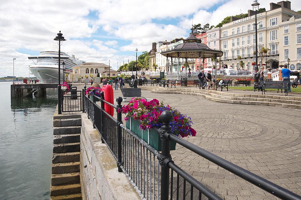 Commodore Hotel Cobh Eksteriør bilde