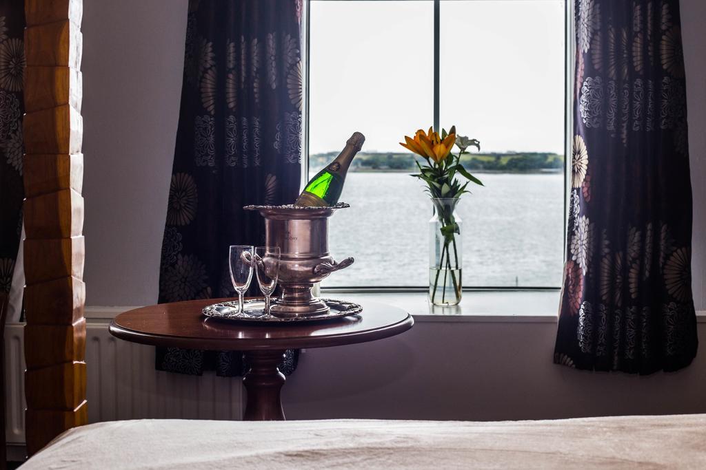 Commodore Hotel Cobh Eksteriør bilde